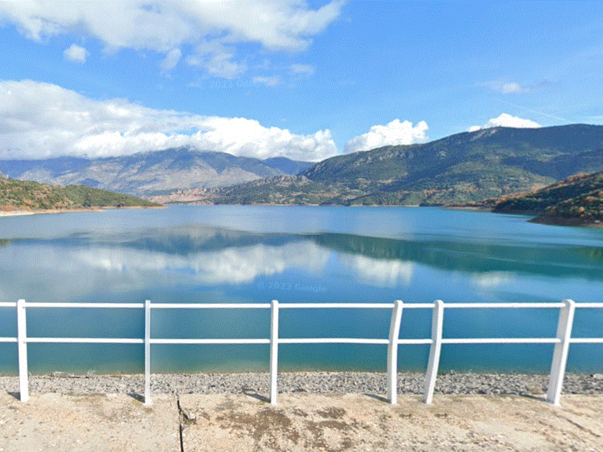 Le lac Mornos lorsqu'il est plein