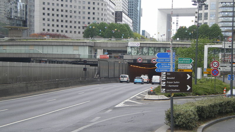 Routes : circulation interrompue dans le tunnel de La Défense