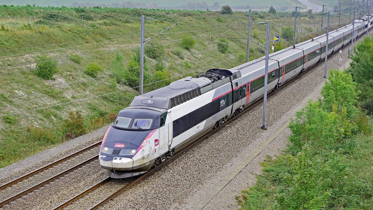 Un trafic proche de la normale dès lundi sur le réseau SNCF...