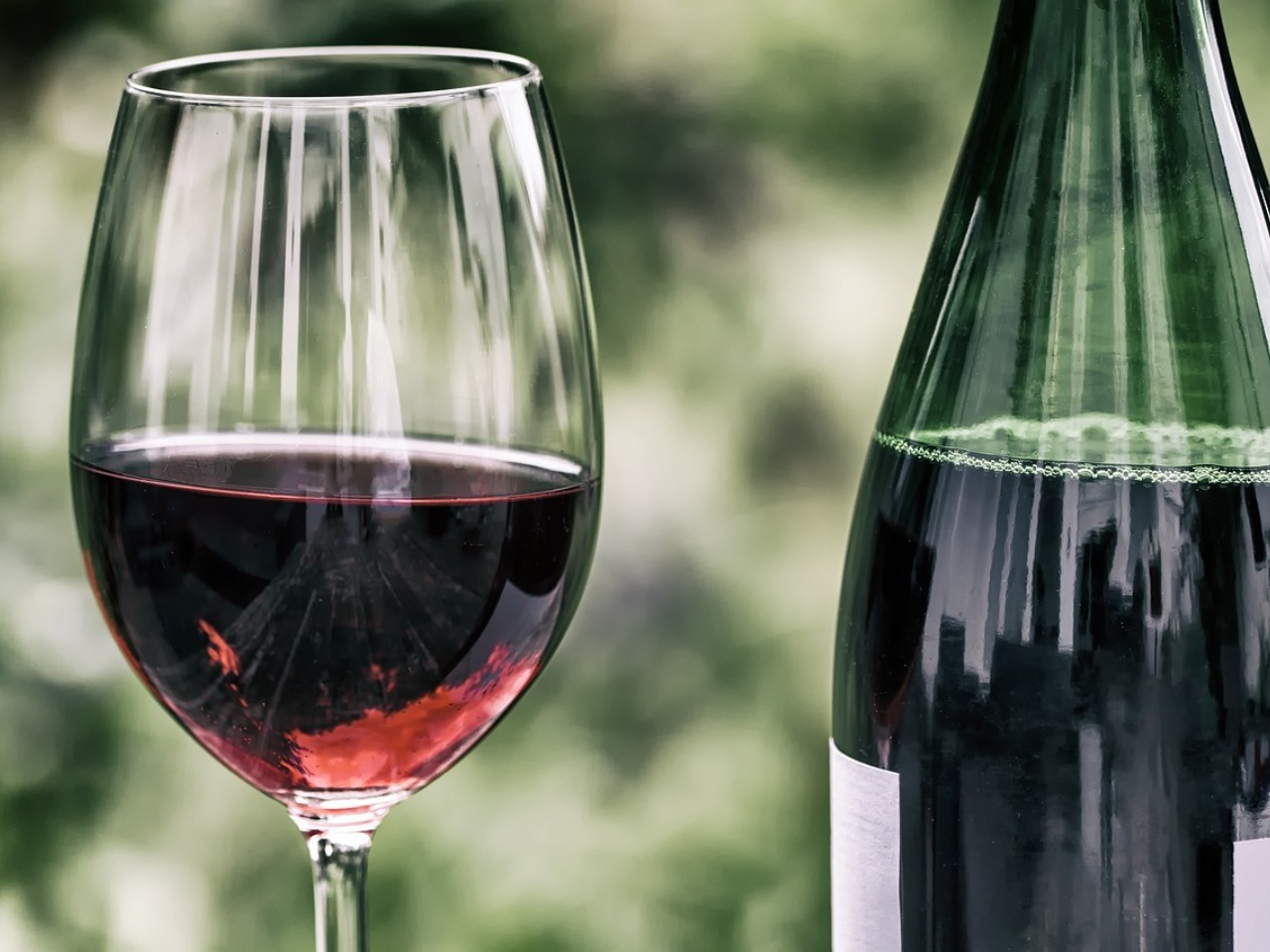 Boire du vin rouge vous fait mal à la tête ? On vous explique pourquoi !