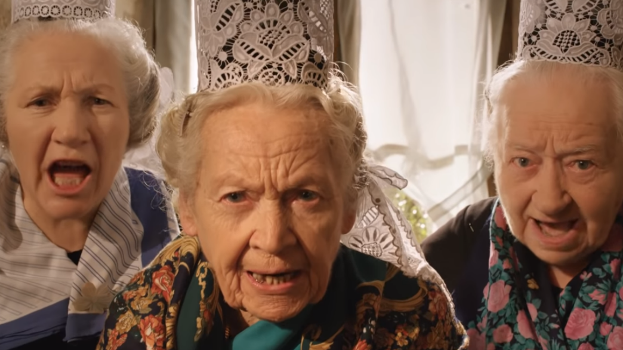 Les 3 Bigoudenes De Tipiak 2021 L'une des trois Bigoudènes de la pub Tipiak est décédée
