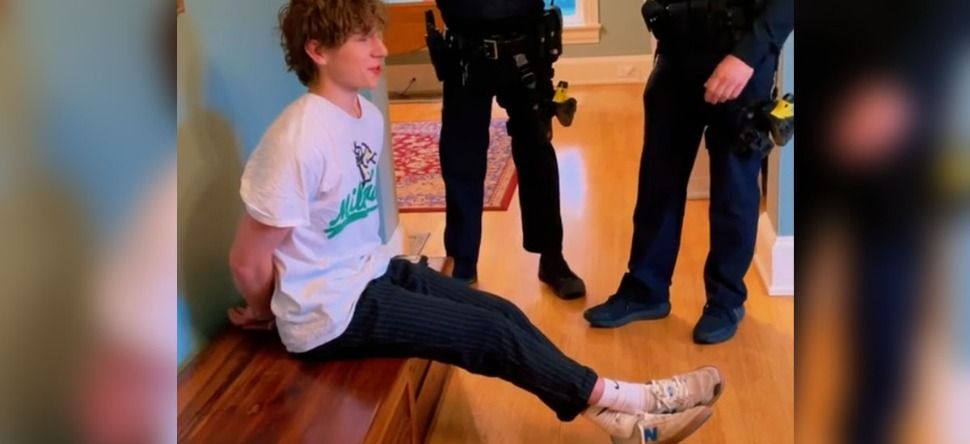 Complètement ivre, un adolescent s'introduit en pleine nuit dans le...