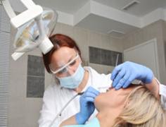 Check-up dentaire obligatoire dans les maisons de retraite