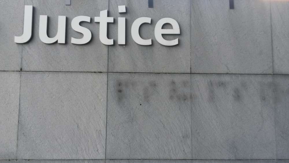 La Baule : l'adolescent de 14 ans insulte et frappe sa mère