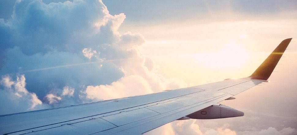 La cabine remplie de fumée, un avion de British Airways se pose en...