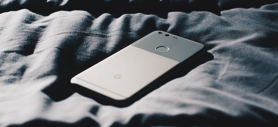 Une adolescente tuée suite à l'explosion de son téléphone en charge...