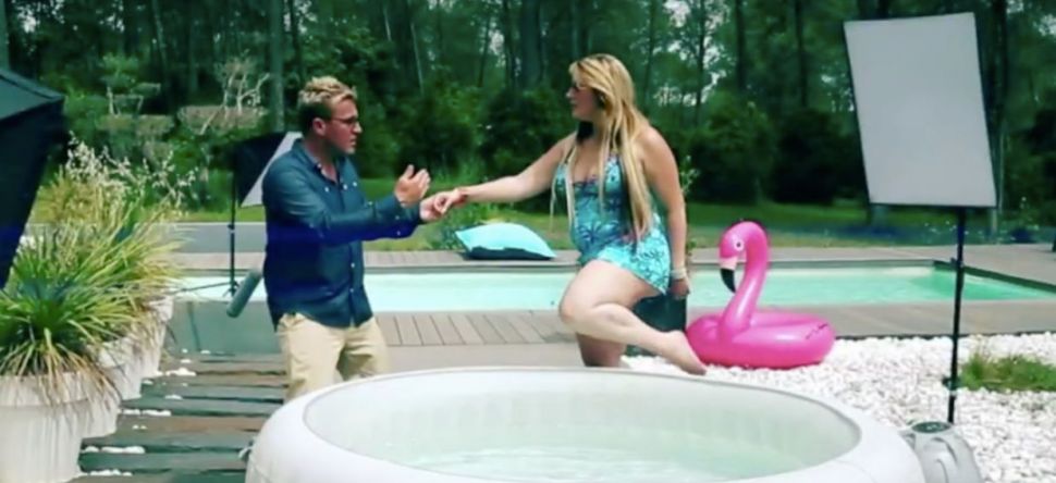 Loana humiliée dans une publicité par Benjamin Castaldi !