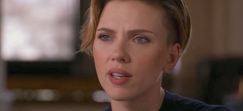 Scarlett Johansson en larmes en découvrant le passé de sa famille !...
