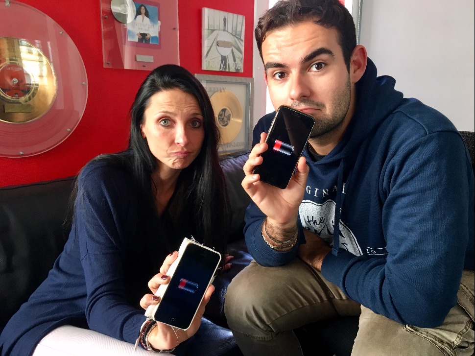 Les tutos de l’Équipe du Matin : recharger son téléphone sans prise...