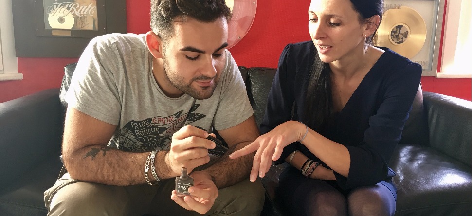Les bons plans de l’Équipe du Matin : enlever une tâche de vernis...