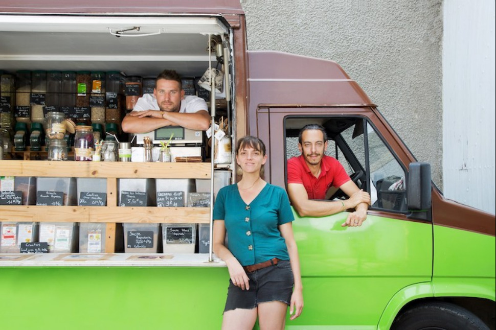 Maine-et-Loire : l’épicerie ambulante « Mon Bio Camion » séduit une...