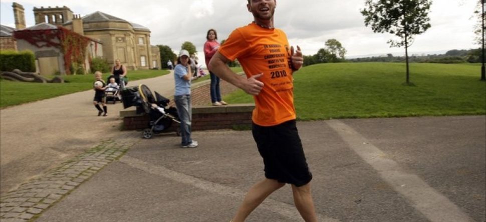 Il est le champion du retro-running