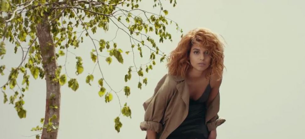 Tal dévoile son nouveau clip