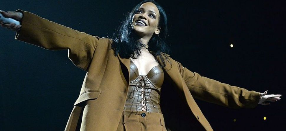 Rihanna en larmes en plein concert