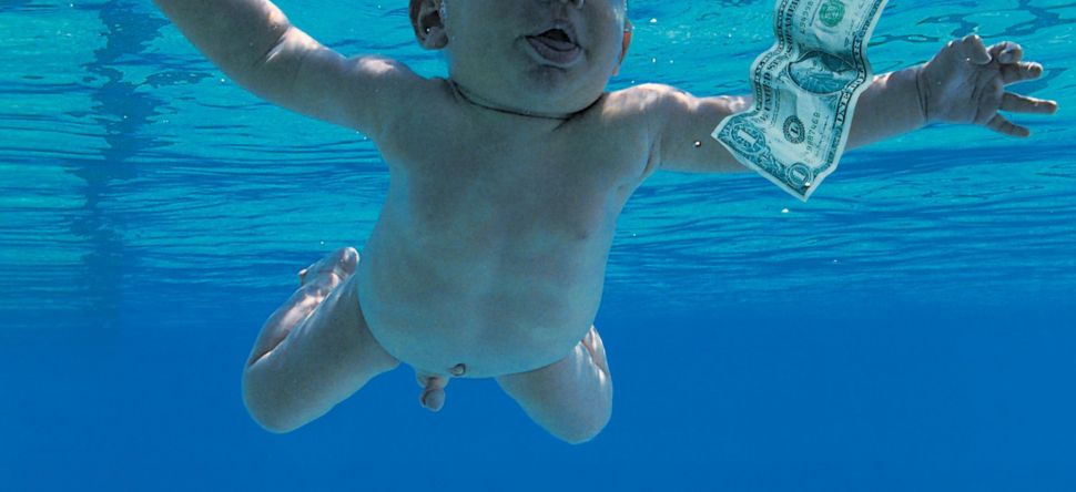25 ans après il recrée la pochette de Nirvana