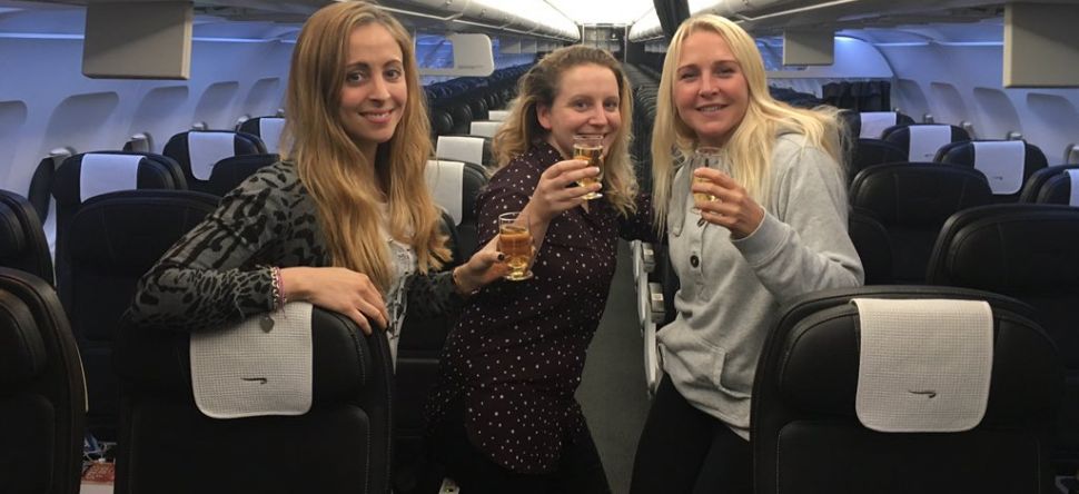 Seules dans l'avion