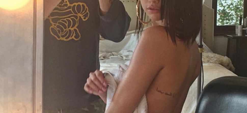 Selena Gomez se montre en string