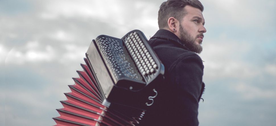 Claudio Capéo dévoile son nouveau clip