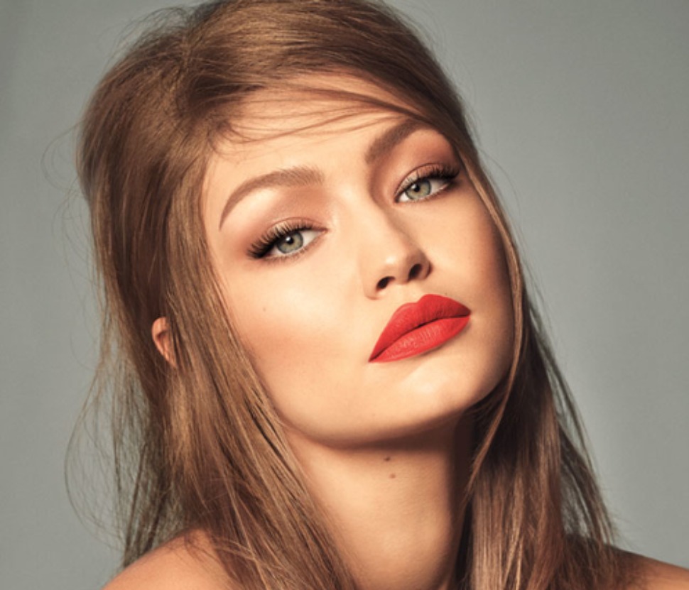 Les sœurs Hadid créent la polémique en couverture de Vogue (Photo)