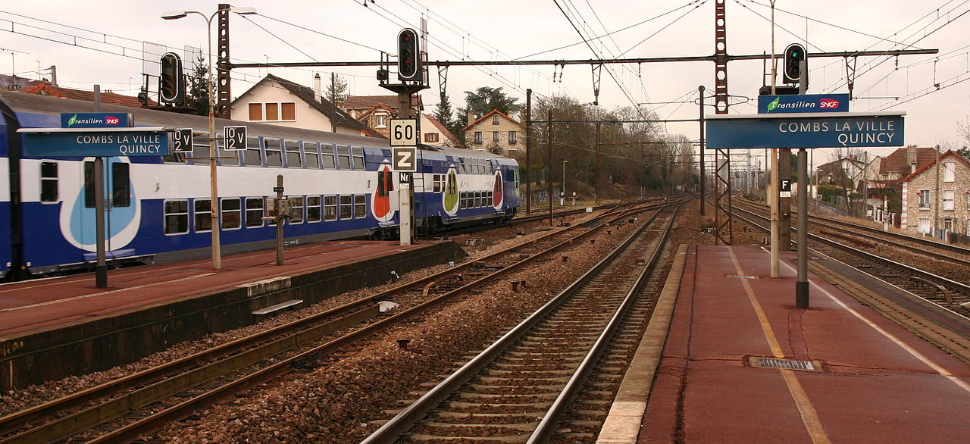 Seine-et-Marne : une femme se jette sous un RER avec son bébé