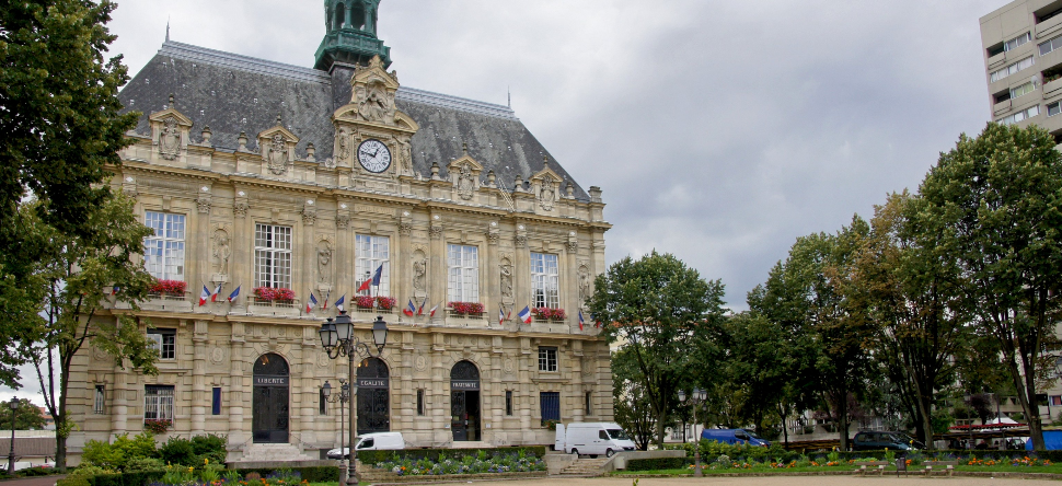 Ivry-sur-Seine : le maire porte plainte après des tags homophobes
