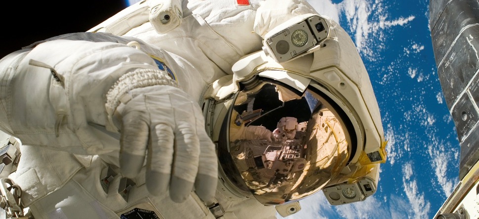 L’institut Gustave Roussy à Villejuif reçoit une astronaute pour...