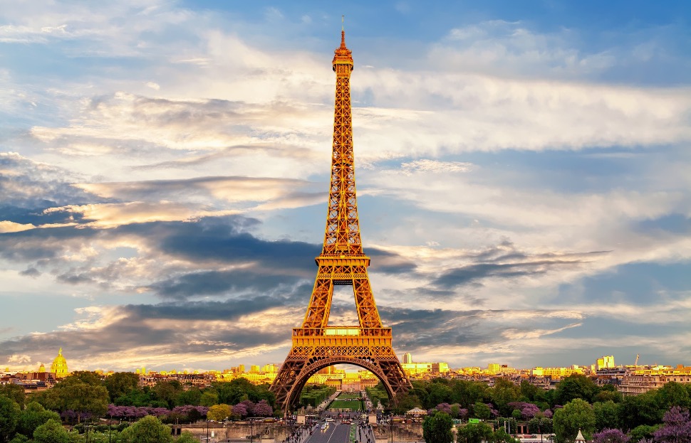 Faites du ski au premier étage de la Tour Eiffel !