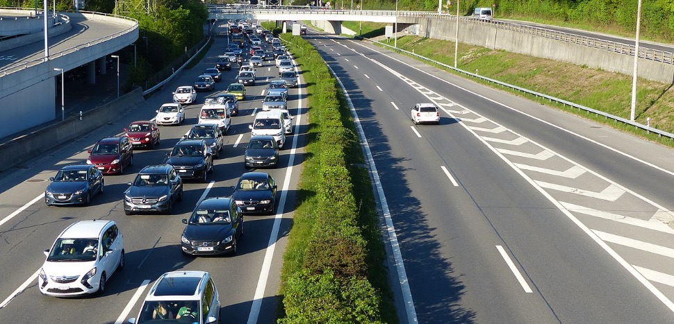 Routes : en colère, les VTC font une opération escargot au nord de...