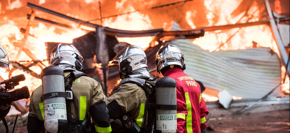 6 000 m2 d’entrepôts ravagés par les flammes à Aubervilliers