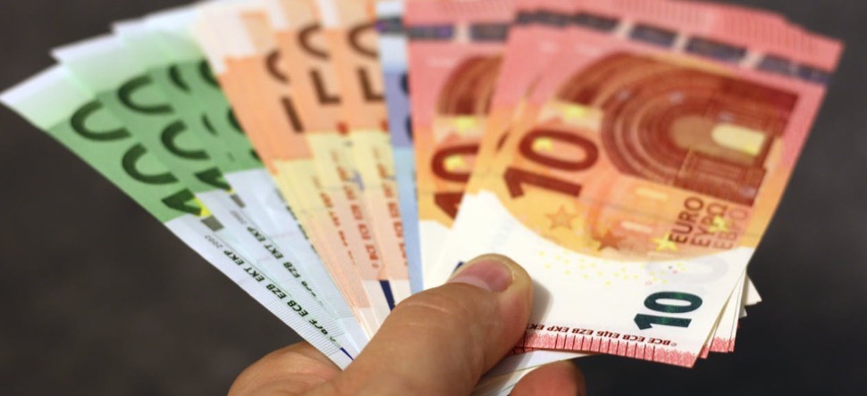 Suresnes : récompensés pour avoir rendu 4.000 euros trouvés dans le...