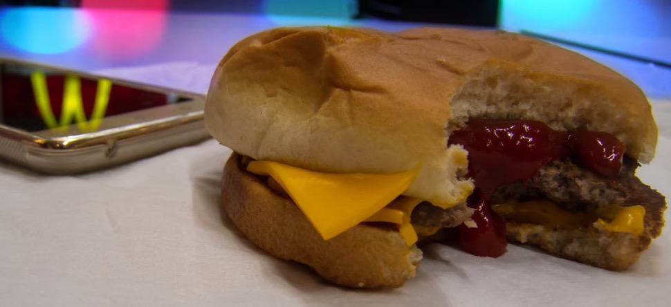 Essonne : elle découvre un pansement dans son burger McDonald's