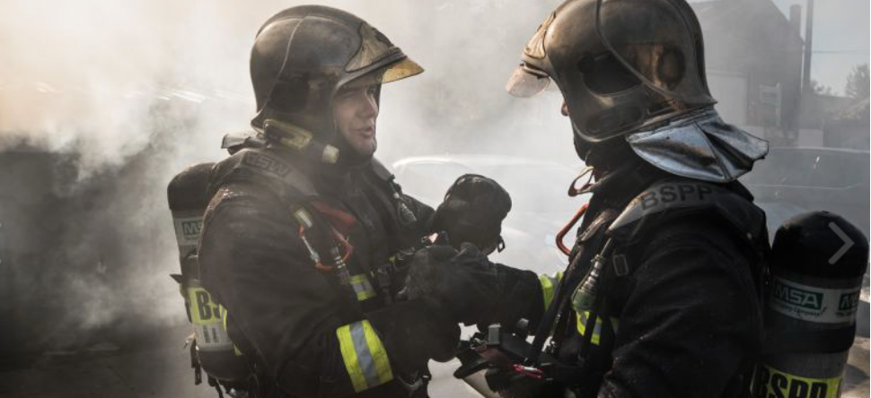 Un bébé blessé après deux explosions sur le toit d’un immeuble de...