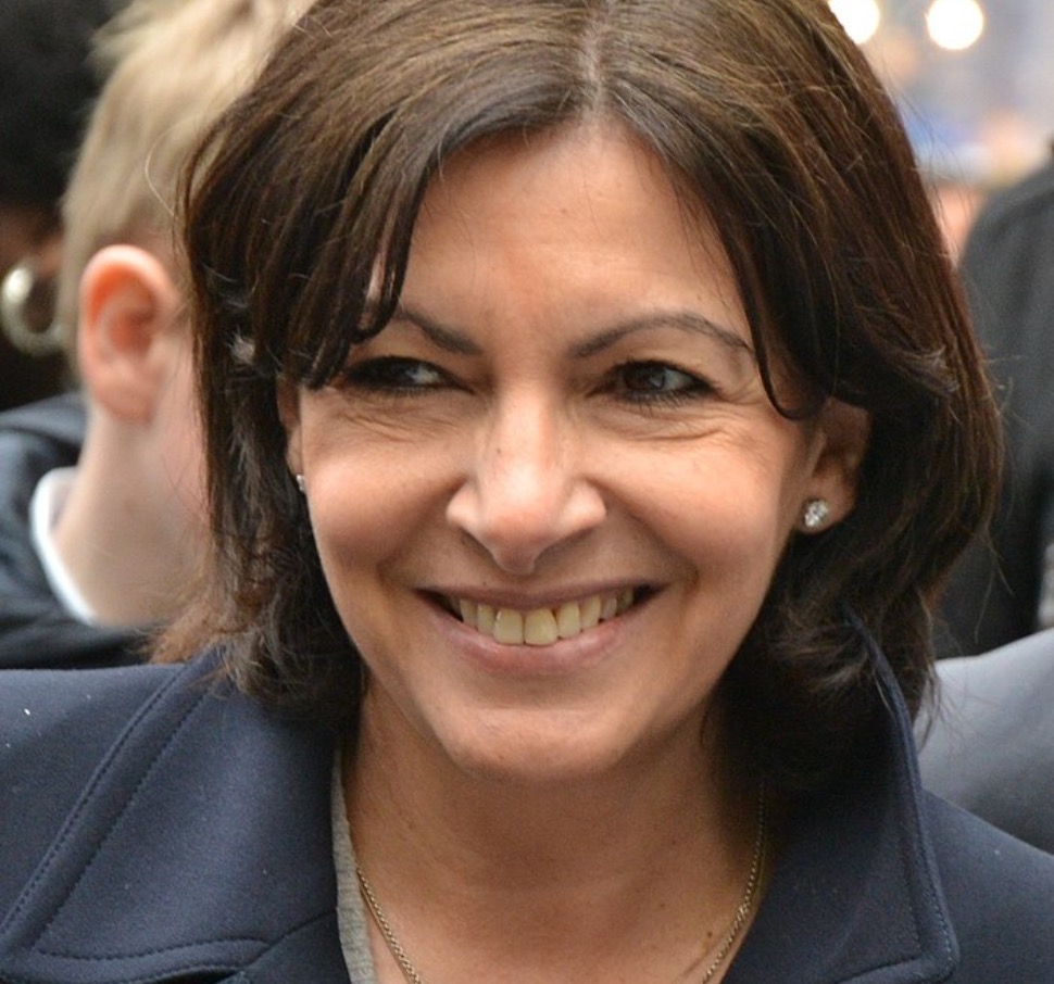 Anne Hidalgo invite Neymar à « s’arracher »