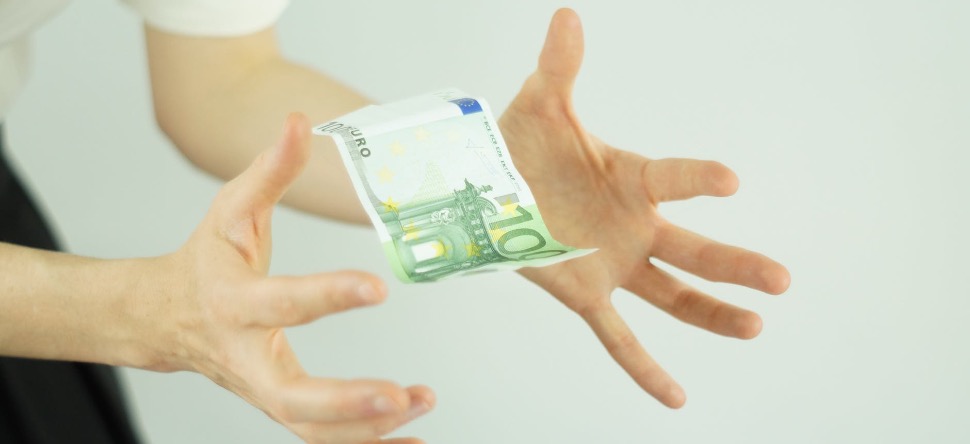 Conso : 21% des Français dépassent tous les mois leur découvert...