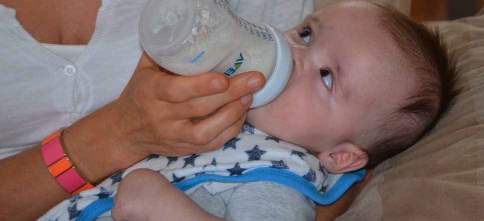 Essonne : un bébé hospitalisé à cause d’un lait en poudre périmé