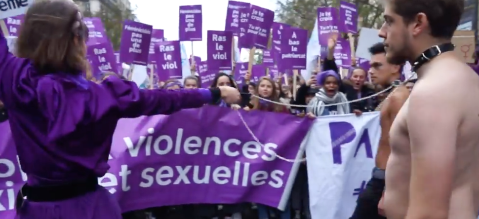 Paris : une humoriste critiquée après sa vidéo pendant la marche...