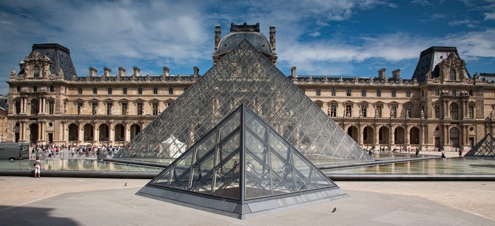Réforme des retraites : des manifestants bloquent le musée du Louvre
