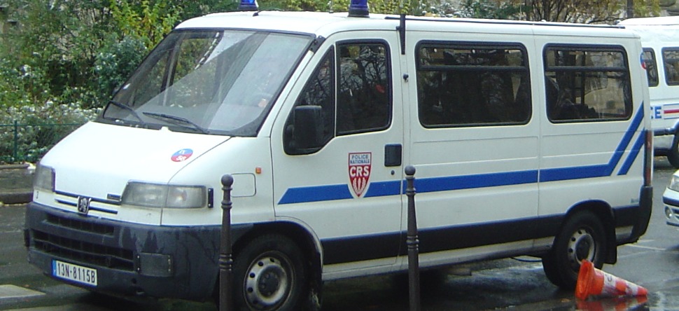 Paris : des policiers sauvent la vie d’une femme enceinte suicidaire