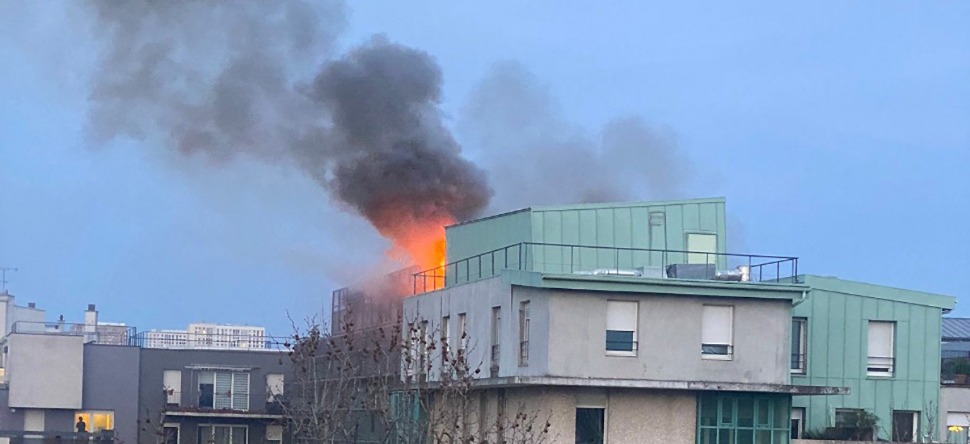 Deux pompiers de Paris blessés dans un incendie