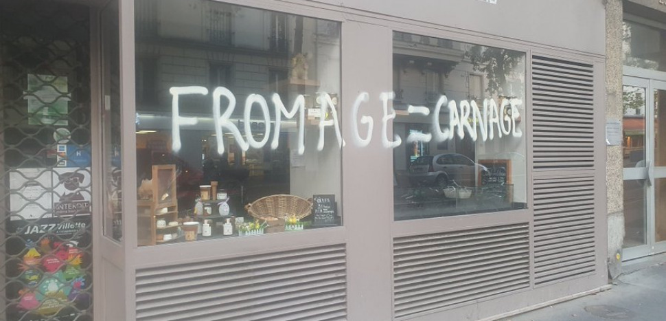Paris : des vitrines de commerçants dégradées par des militants...