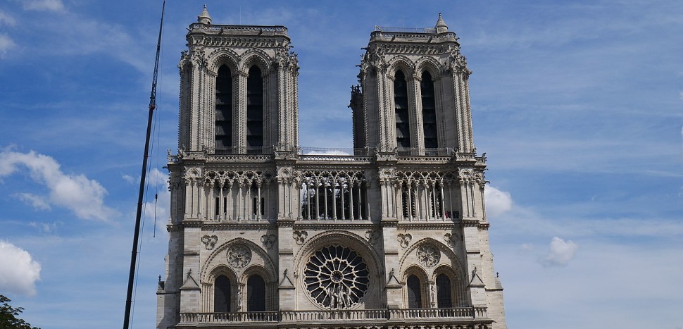 Attaque au marteau devant Notre-Dame : l'assaillant condamné à 28...