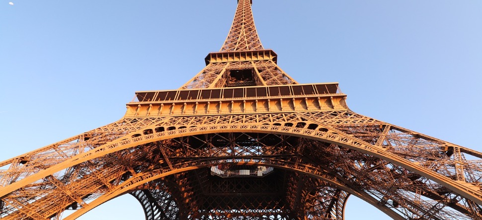 Femmes voilées poignardées à Paris : deux mises en examen