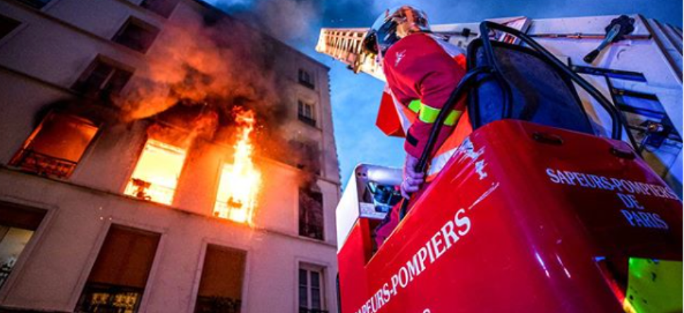 Les pompiers de Paris contraints de vendre leur calendrier en ligne ?