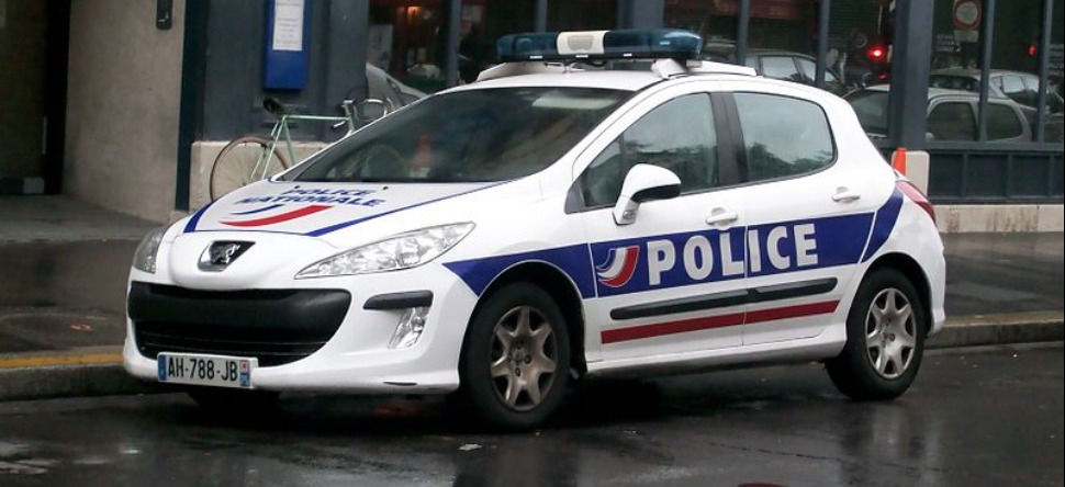 Le directeur d’une école privée parisienne mis en examen pour...