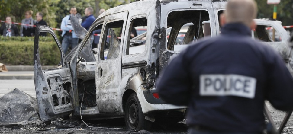 Policiers brûlés à Viry-Châtillon : 13 jeunes de retour aux assises