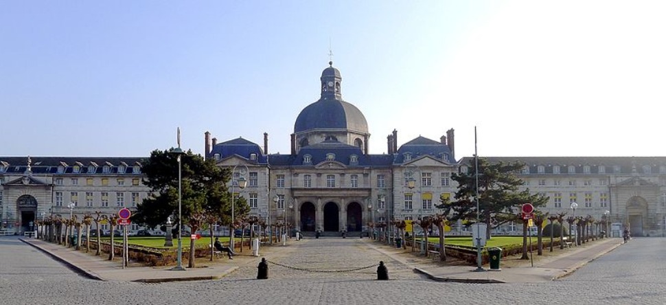 La police met fin à une fête clandestine… dans un hôpital parisien