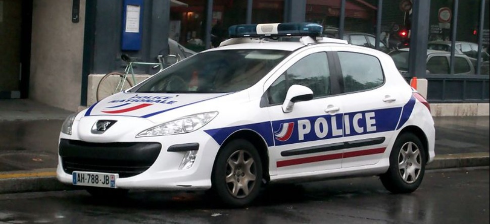 Vanves : deux policiers blessent une collègue, ils accusent un...