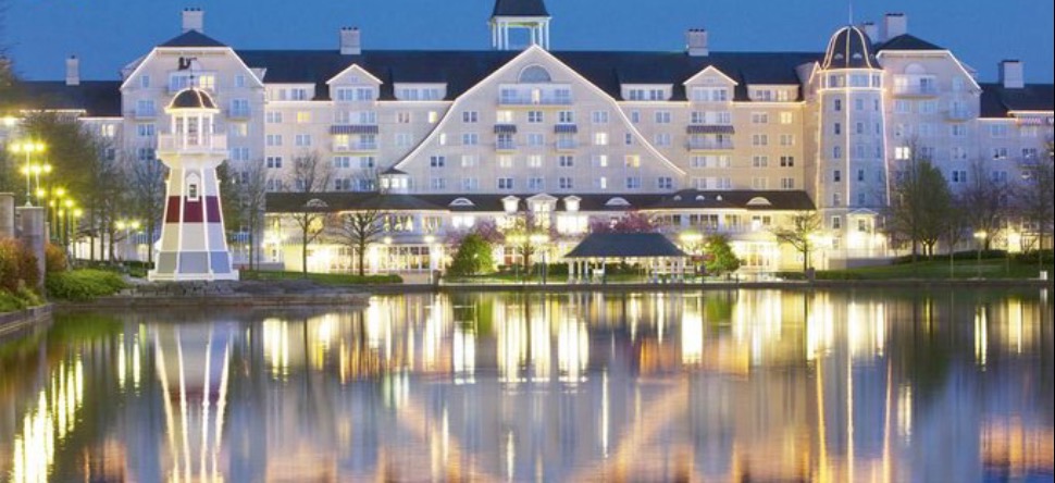 Seine-et-Marne : un vaccinodrome géant dans un hôtel de Disneyland...